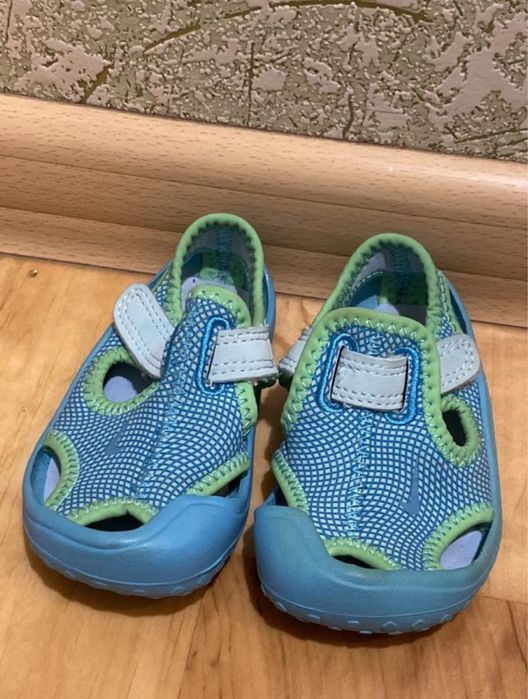 Нове взуття Nike, розмір 19/20 на вузьку ніжку