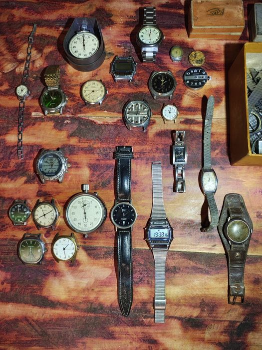 Годинник, наручні годинники, механічні, кварцові,електронні.