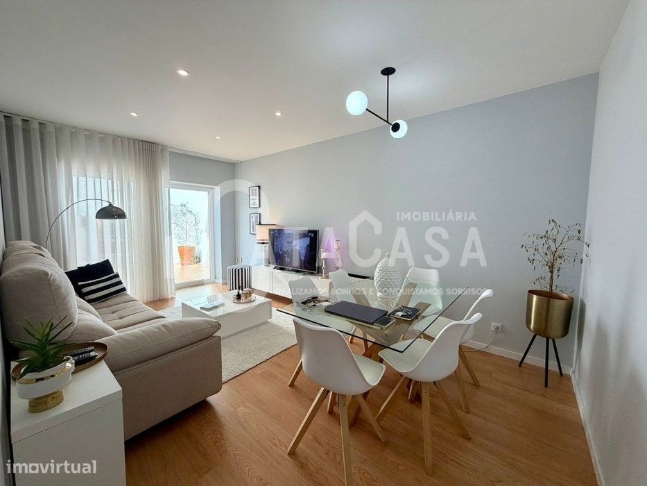 Apartamento T3 Duplex no centro de Esgueira para venda