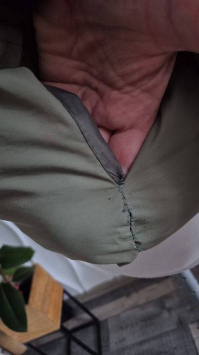 Oliwkowa kurtka puffer z kapturem XS