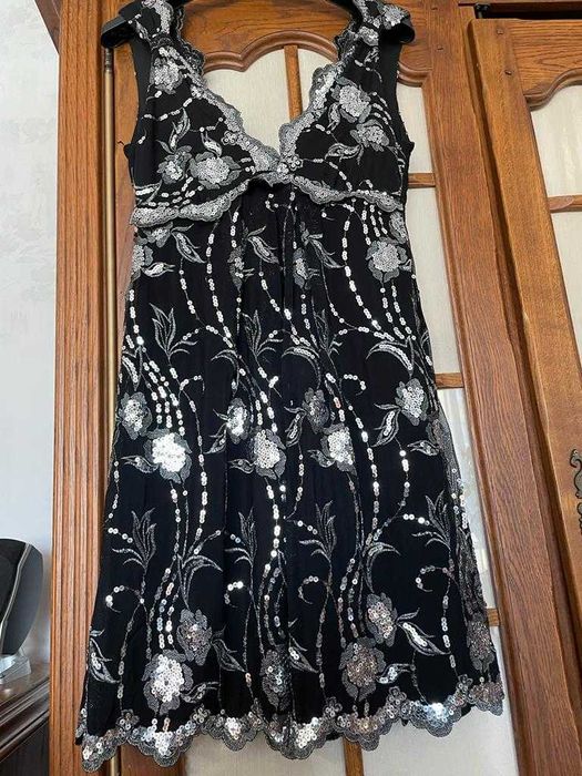 Przepiękna wizytowa sukienka Quiz roz. S- M- L