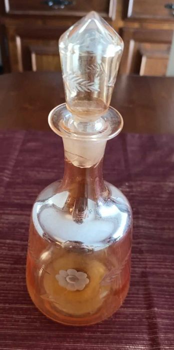 Garrafa antiga em vidro