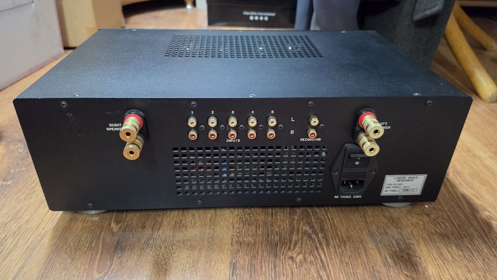 Lampowy wzmacniacz stereo Linear Audio Reserch  IA-30T