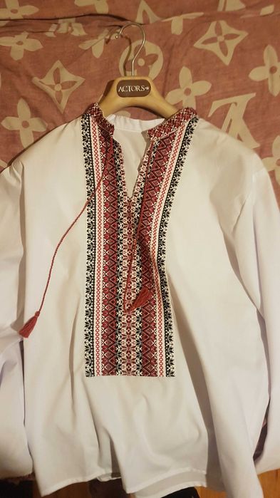 Вишиванка чоловіча в ідеалі