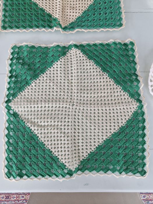 Lote de naprons em crochet, peças variadas