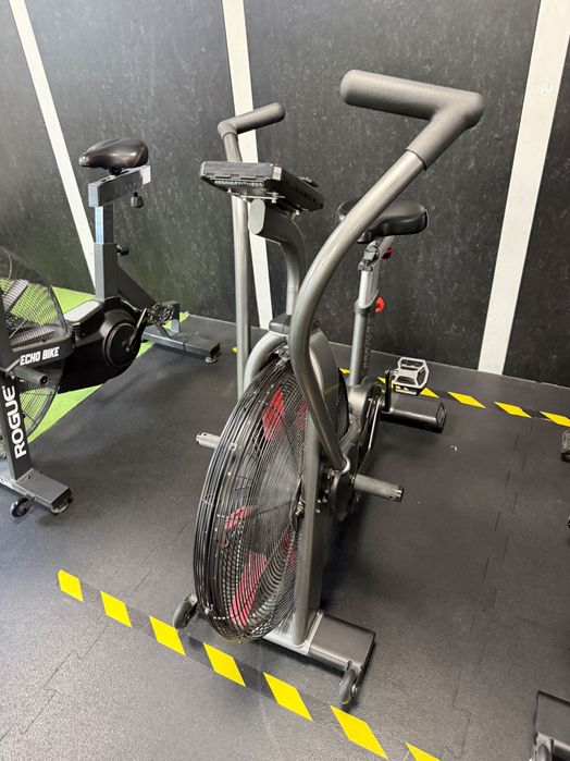 Assault Air Bike Elite 4 sztuki, 2 letnie, serwisowane