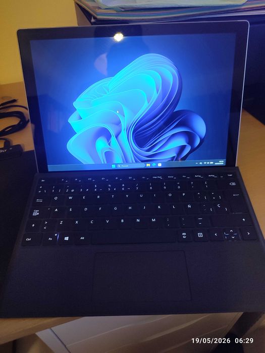 Microsoft Surface Pro 5492391884097464320