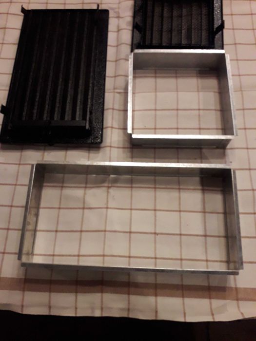 Kratki wentylacyjne z żaluzjami, czarne: 14x14 – 1 szt. 14x28 – 1 szt.