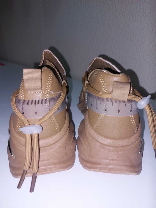 Sapatilhas beje girissimas!