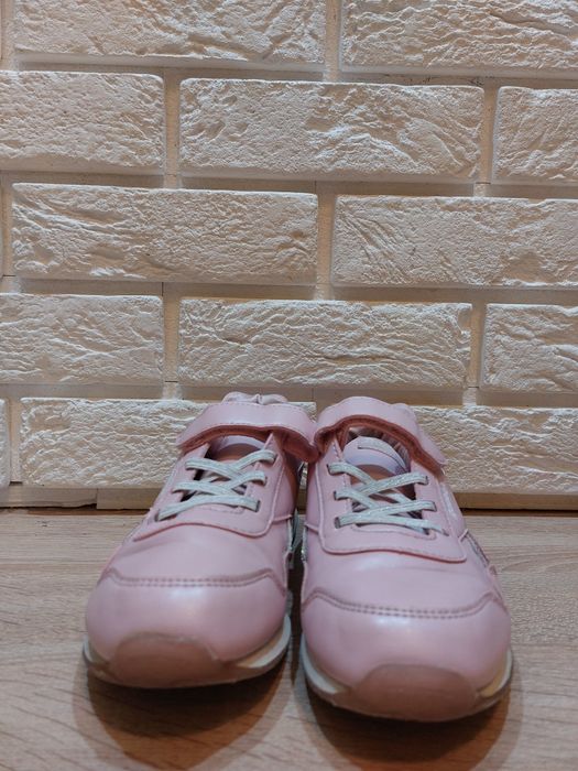 Buty dziewczęce  Reebok 34 holo. Jak nowe