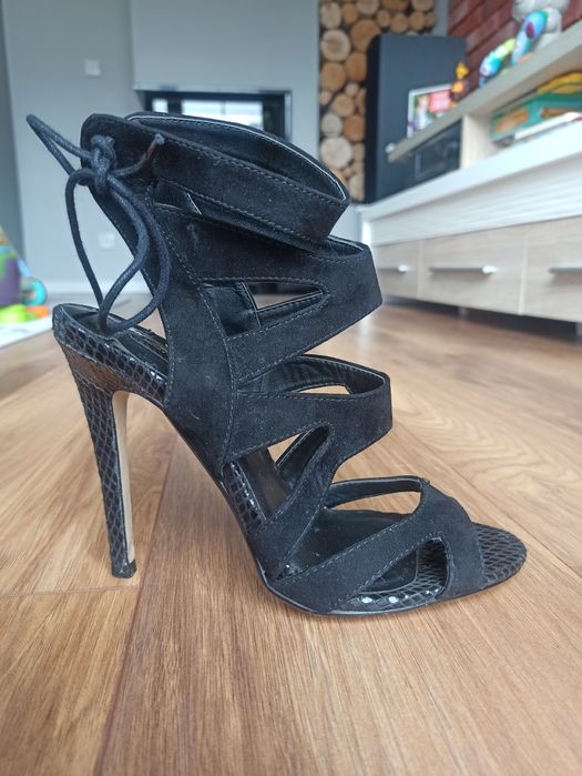 Czarne szpilki sandaly