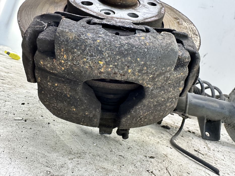 Volkswagen Trasnporter T5 zwrotnica kopyto  przod prawa lewa 1.9 TDI