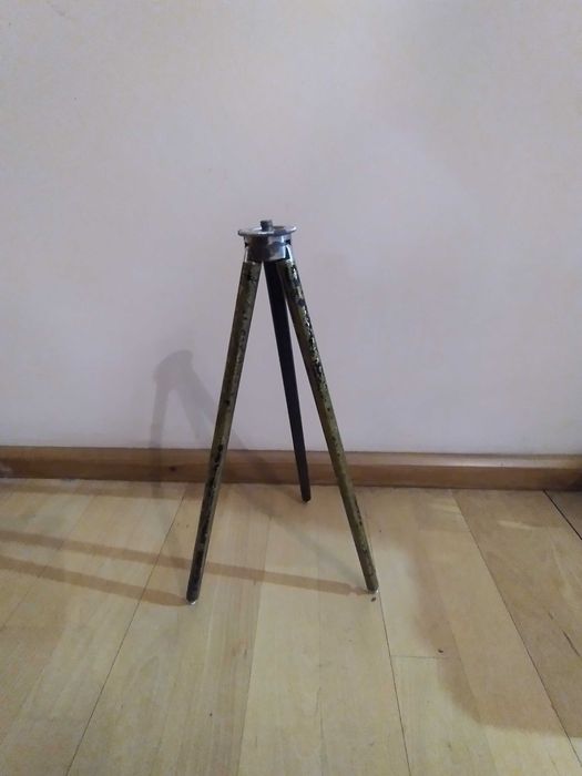 Stary mosiężny statyw fotograficzny