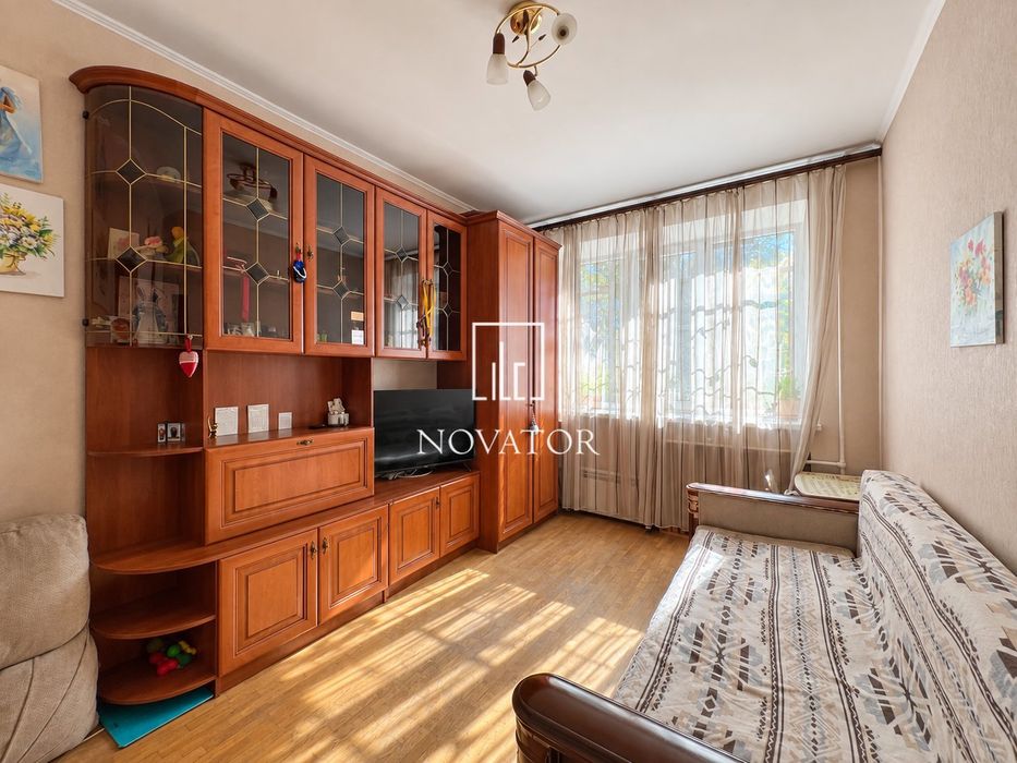 Продам 2-Кімнатну квартиру з доглянутим ремонтом,Київ,10хв до м.Берестейська,централізоване опалення,поруч парк Нивки,в будинку є Укриття, Без Комісії