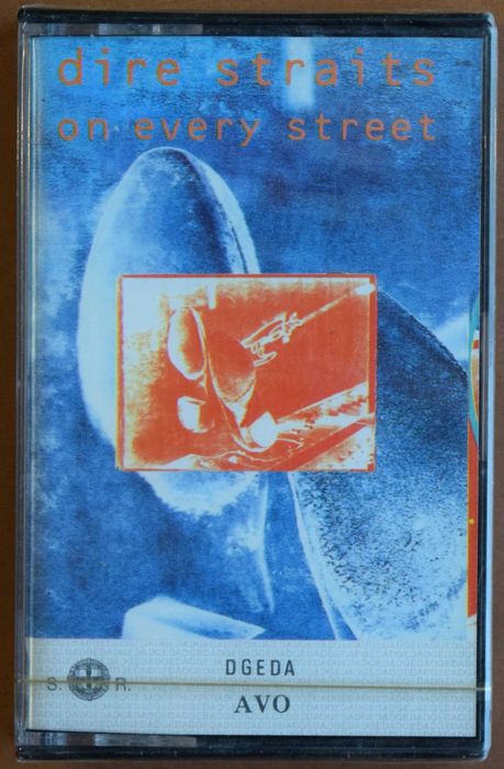 Cassete nova Dire Straits - On Every Street
