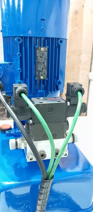 Bomba hidráulica trifásica