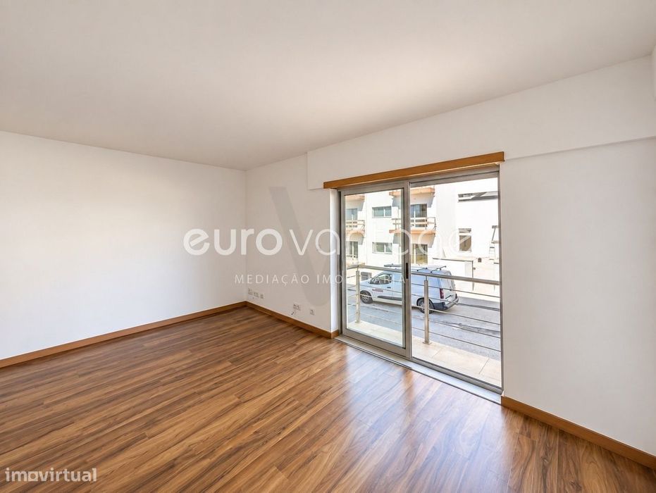 Apartamento T2+1 com 2 Garagens & Sótão | Casal dos Matos, Pousos,...