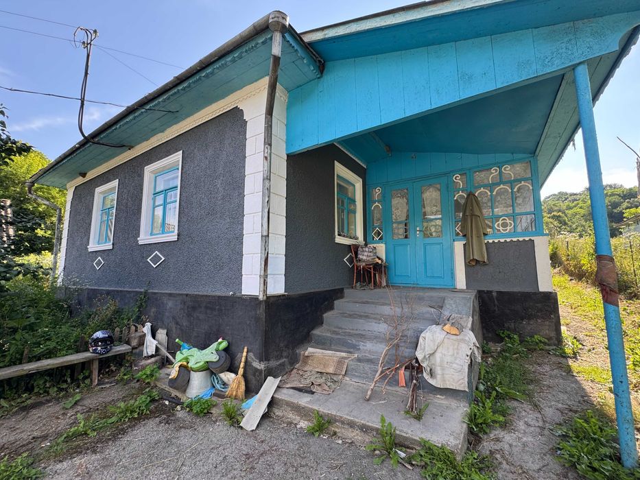 Продам будинок з господарськими будівлями с.Щербівці (Новоушицький район)