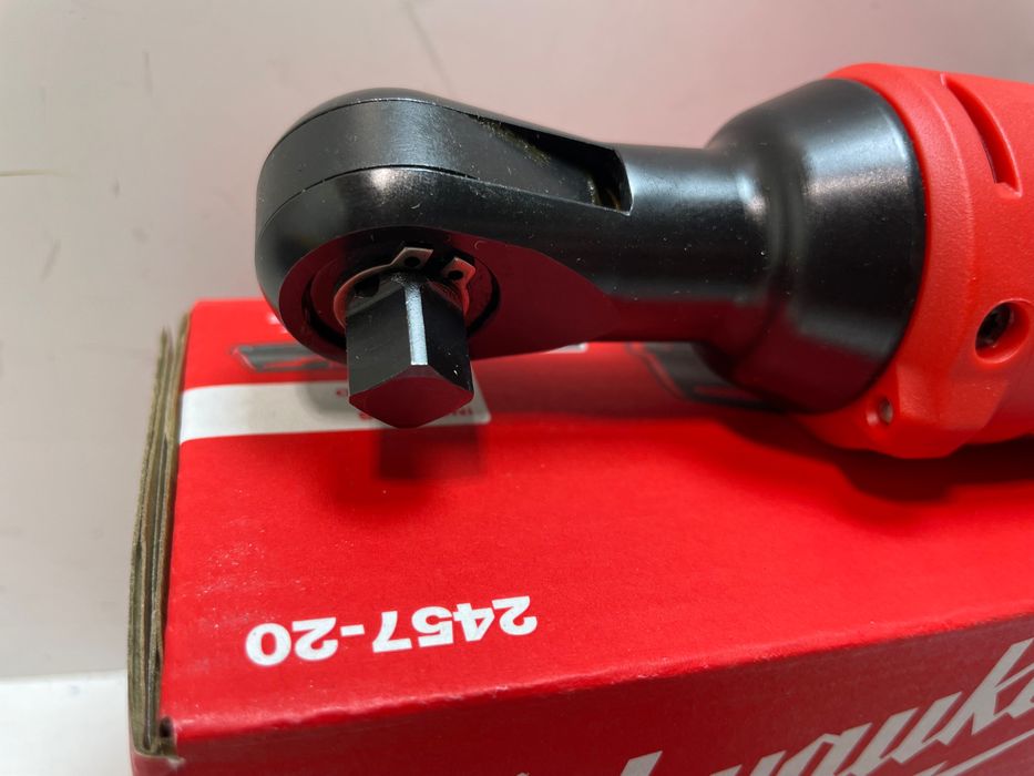 Milwaukee 2457-20 M12 3/8/Кутова аккумуляторна трещітка мілвоке 12в