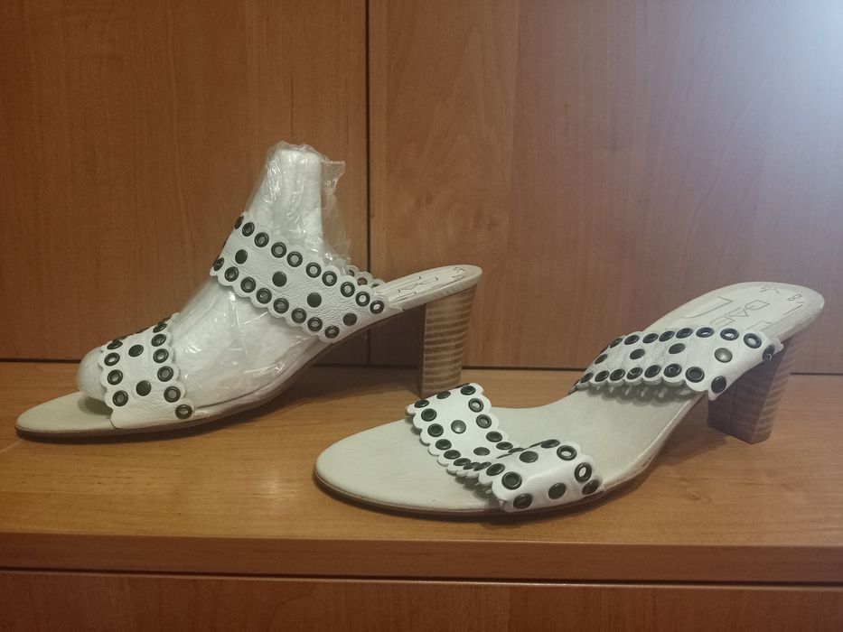 Босоножки женские кожаные белые на каблуке 39 размер