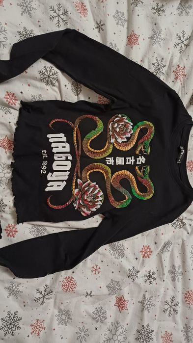 Чорна кофтинка зі зміями і лотосами в азійському стилі