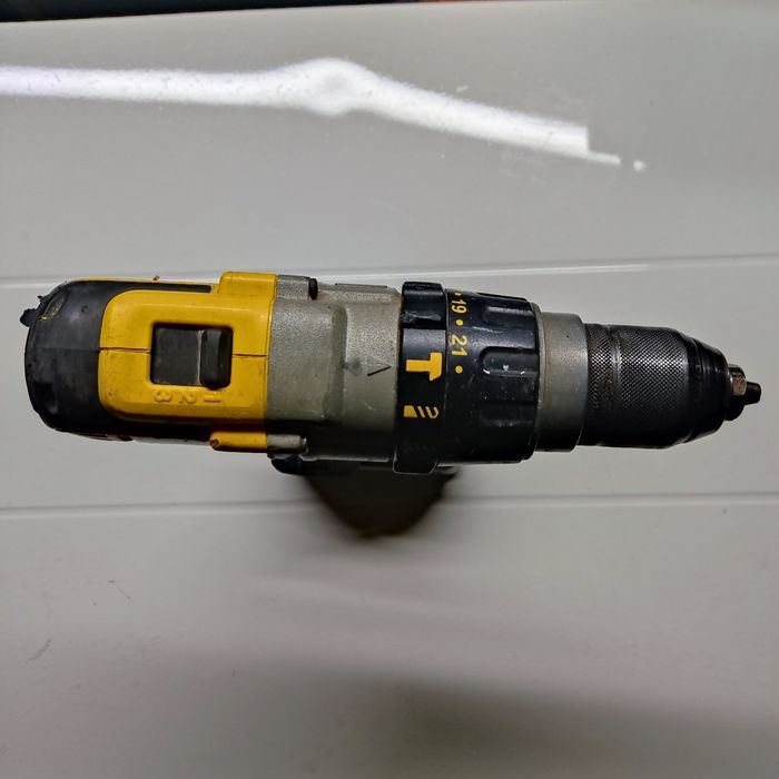 Шуруповерт DeWalt DCD 985