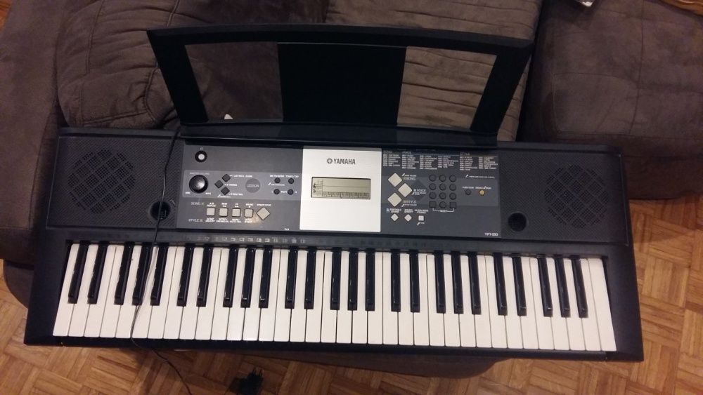 Piano Yamaha 230