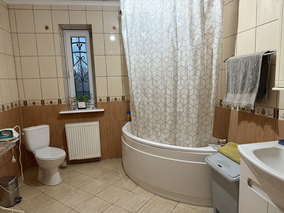 Чудовий будинок в мальовничому місті Жовква