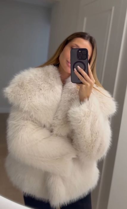 Шубка Stradivarius