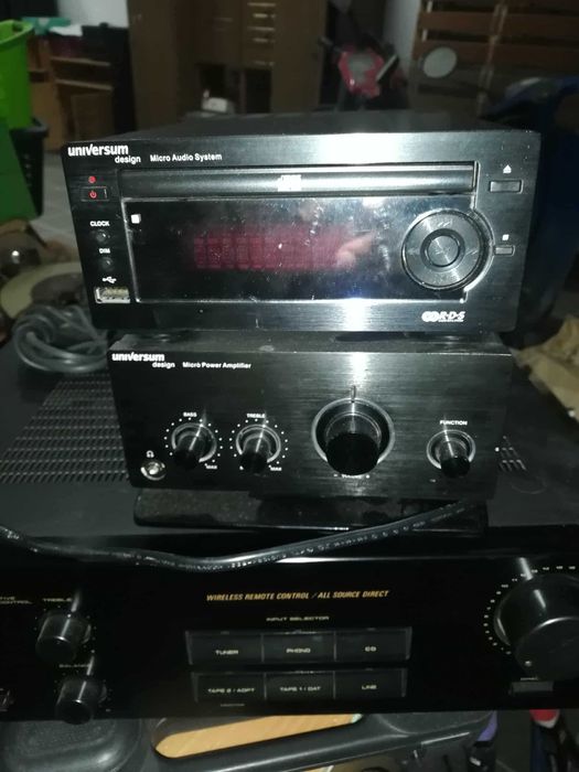 Mini wieża audio z kolumnami Universum