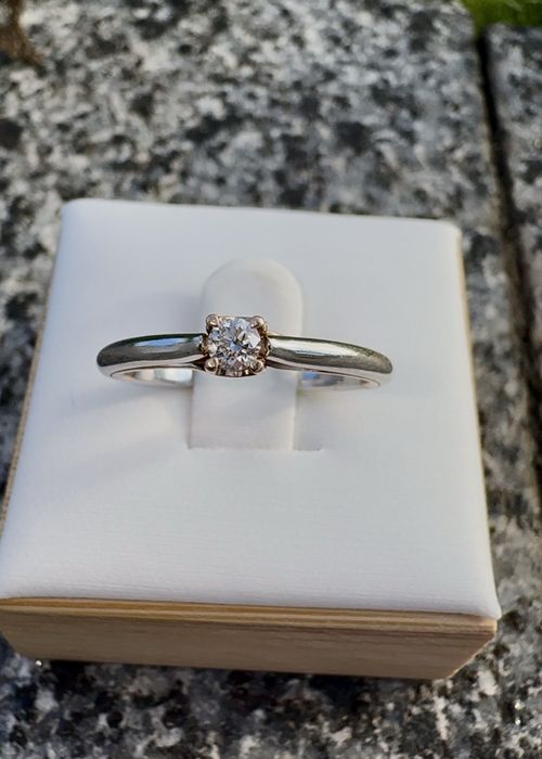 Золотое кольцо с бриллиантом 585 проба