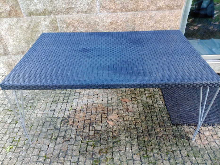 Mesa em Rattan preta retangular