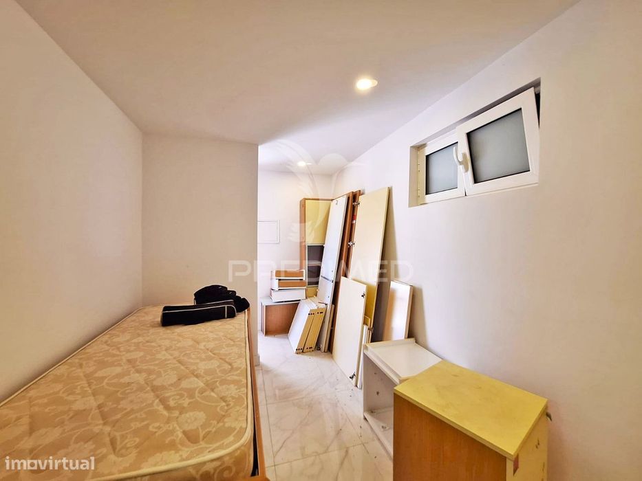 Arrecadação transformada em espaço habitacional – Santa Eulália, Al...
