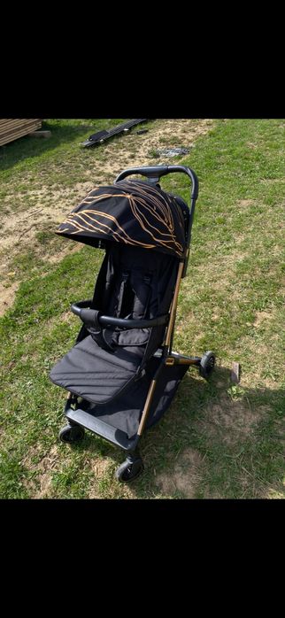 Прогулянкова коляска