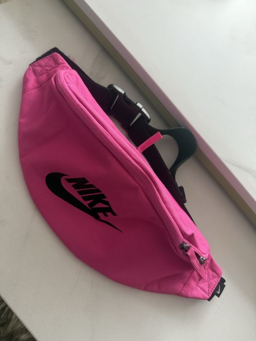 Nerka saszetka Nike różowa