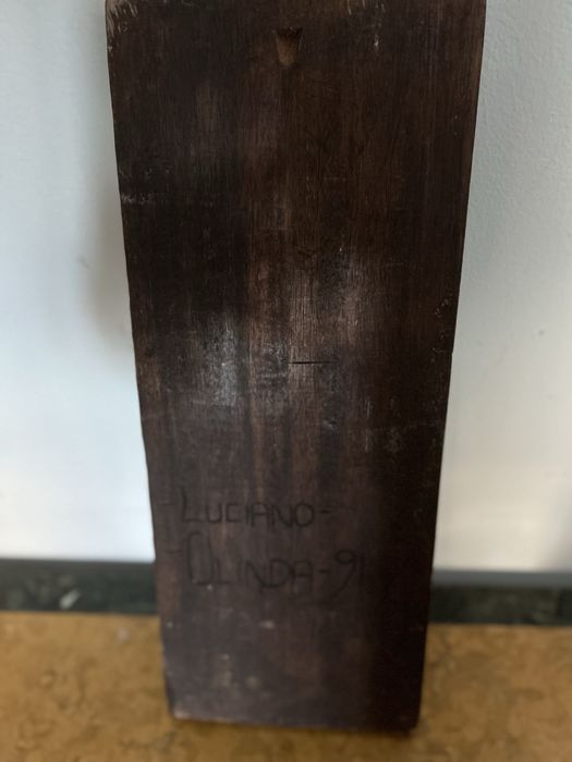 Quadro de madeira esculpido