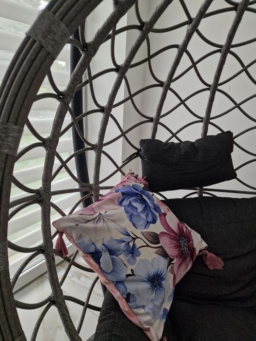 Kokon hustawka do domu z poduchami transport