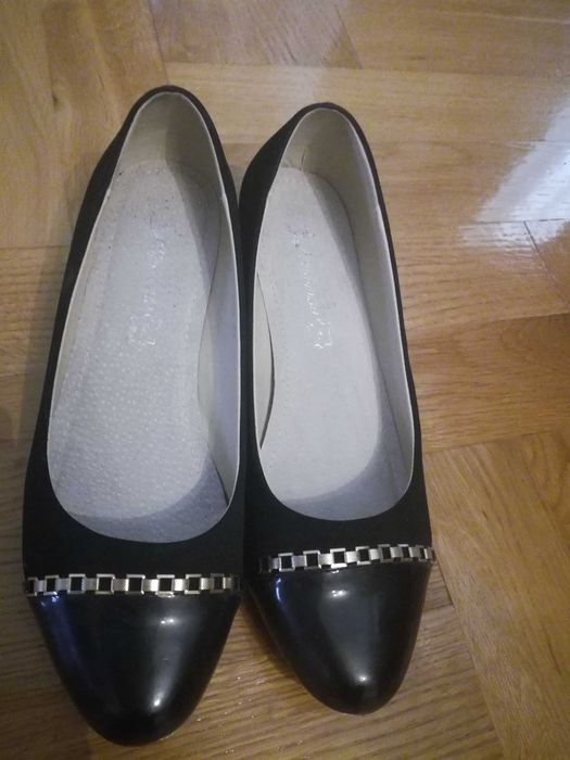 Pantofelki czarne rozm. 38