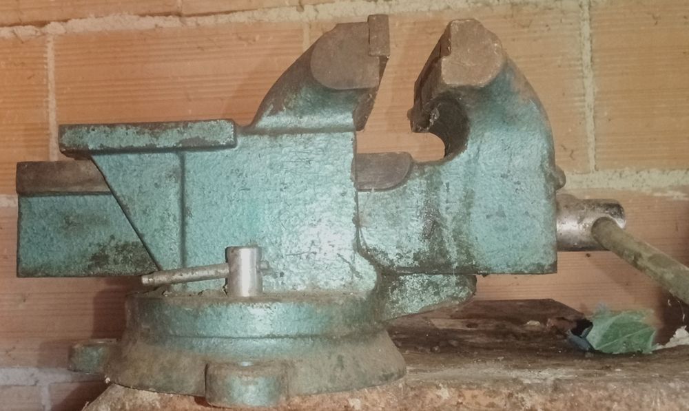 Torno de ferro antigo