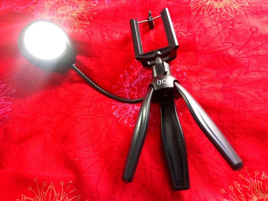 Mini statyw na telefon z lampą LED