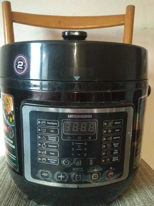 Мультиварка-скороварка REDMOND RMC-PM401