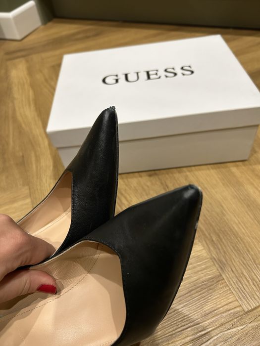 Buty na szpilce GUESS