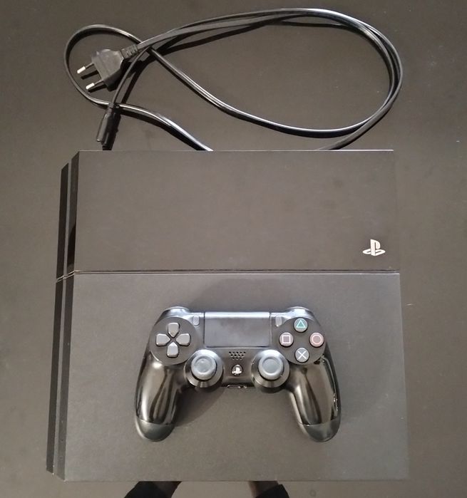 PlayStation 4 usada 100%