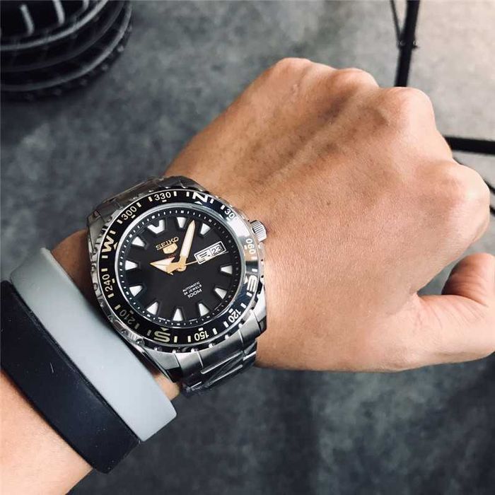 Годинник автоматичний Seiko 5 Sports Automatic blue dial stainless steel men's watch (Model SRP747J2)