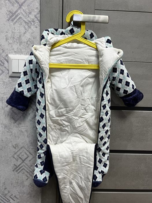 Комбінезон та шапочка для новонароджегоно