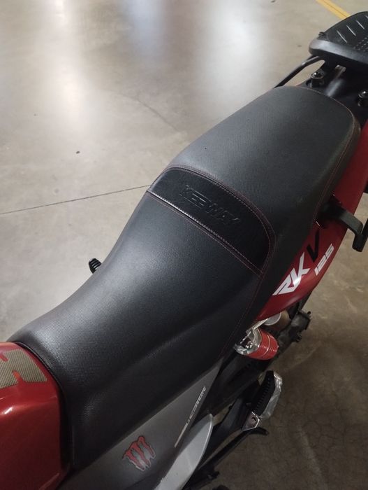 Keeway RKV 125 Vermelha
