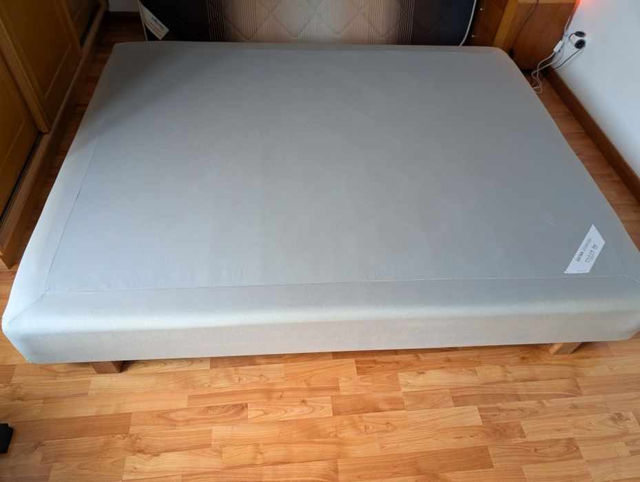 Sommie cama em estado muito bom