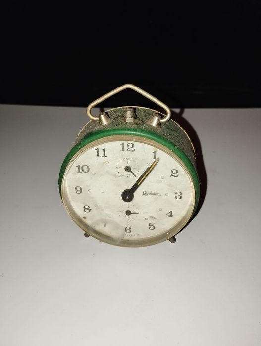 Relógio antigo a corda