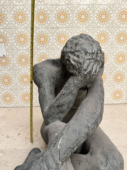 Escultura estátua  homem pensativo decorativa grande figura sentada estilo artístico