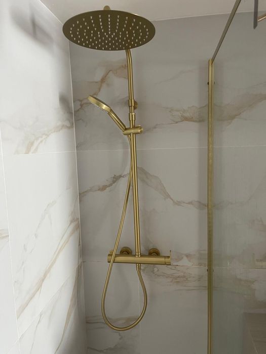 Chuveiro dourado